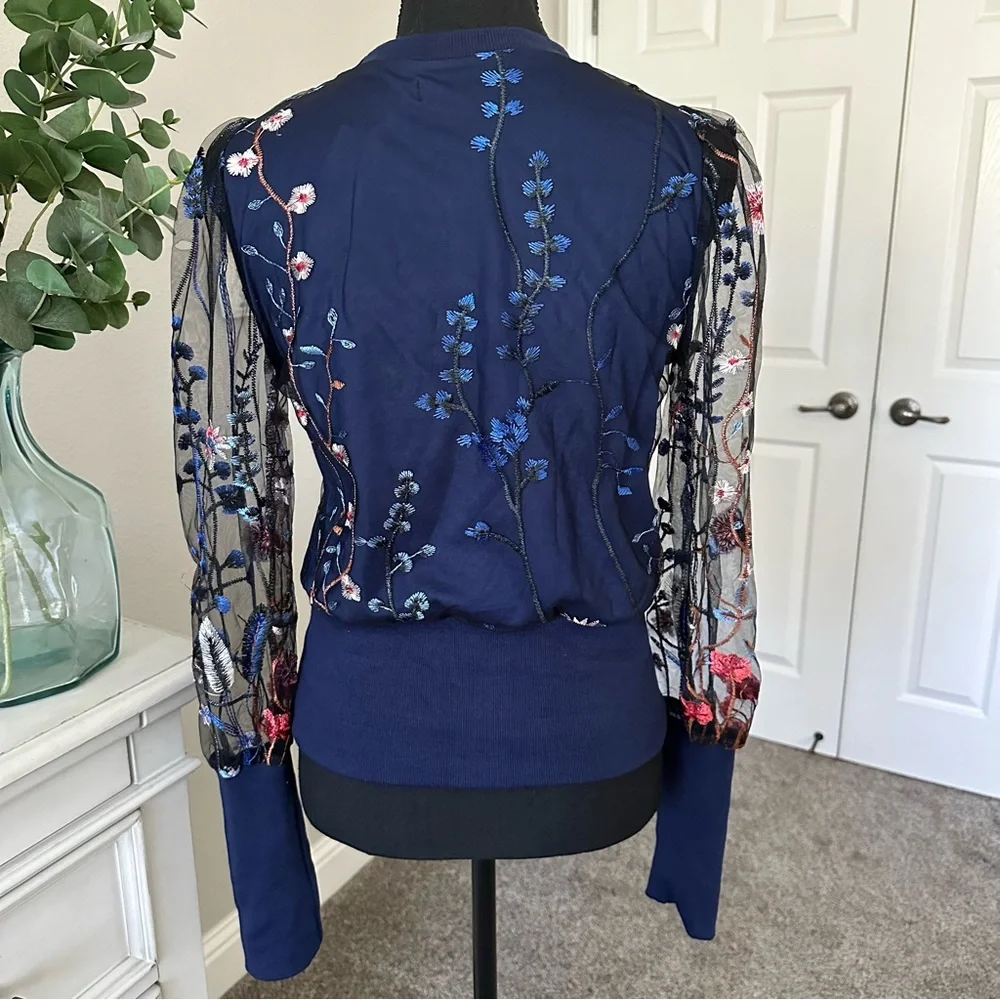 NWT CBR Chic Boutique Rose women’s small long sleeve top - Picture 2 of 4